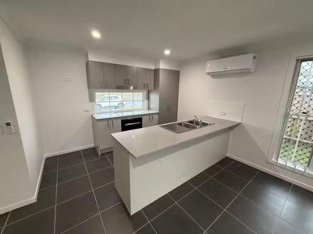 Just in! 2/25 Royal Dane Crescent, Meringandan West, QLD 4352
