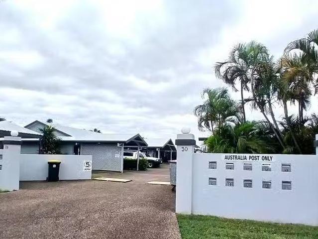 Charming 2/28 30 Henry Street, West End, QLD 4810