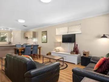 Unique 2/28 Bourke Street, Piccadilly, WA 6430