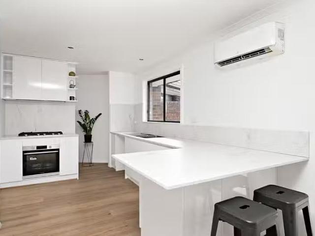 For Rent! 2/2 Mernda Street, Sunshine West VIC 3020