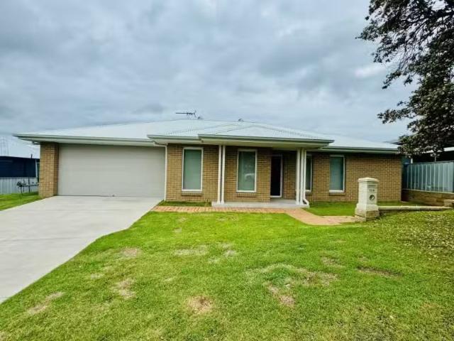 Unique 22A Fleet St, Branxton House for rent Listed by Chante.