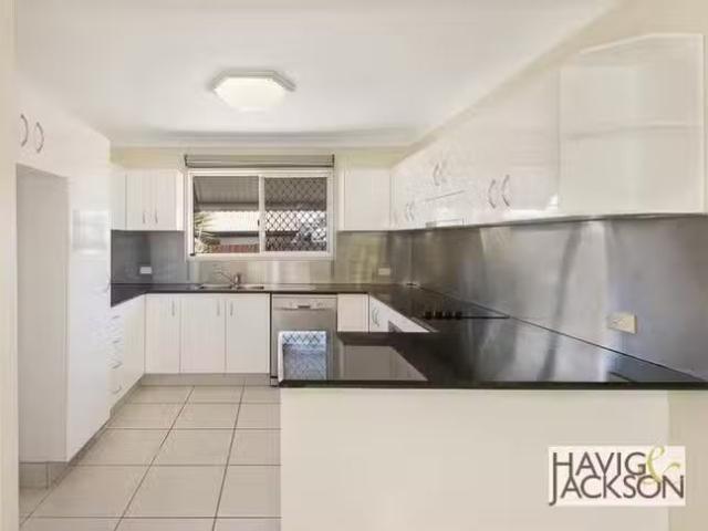 Cozy 2/34 Stoneleigh Street, Albion, QLD 4010