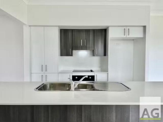 Cozy 2/35 Golden Drive, DIAMOND BEACH House for rent Listed b.