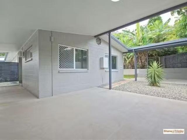Just in! 2/35 Merrybrook Street, Freshwater, QLD 4870