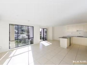 Charming 236 Anthony Rolfe Avenue, Gungahlin Townhouse for ren.