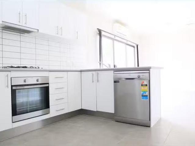 Cheap 2/3 Everglade Crescent, ROXBURGH PARK, VIC 3064 Townho.