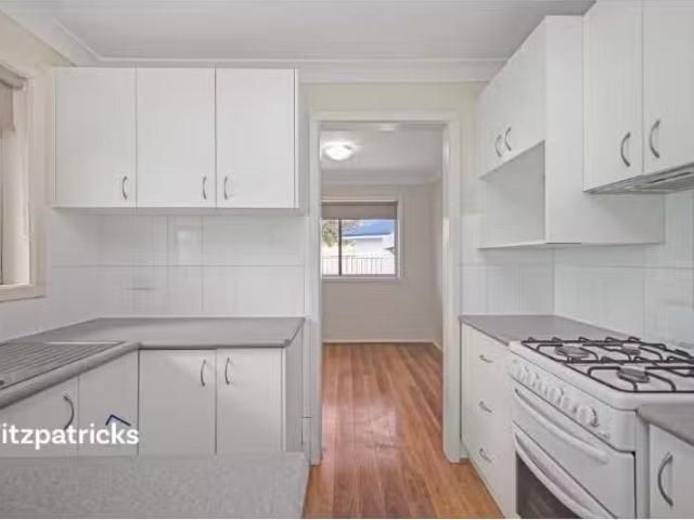 For Rent! 23 Geneva Crescent, Lake Albert House for rent List.
