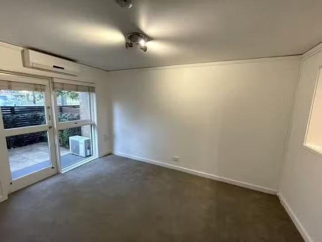 Cozy 2/3 Herbert Street, St Kilda, VIC 3182