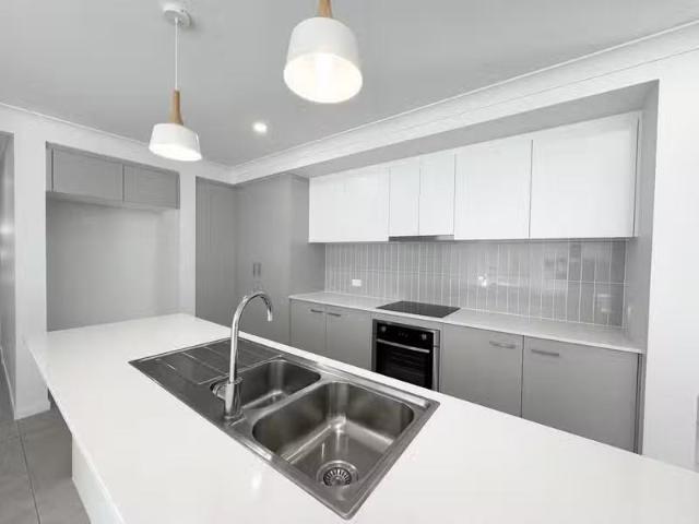 Unique 23 Highfield Street, BUNDAMBA, QLD 4304 House for Rent