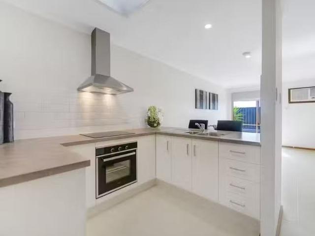 Unique 2/3c Crystal Avenue, St Marys SA 5042