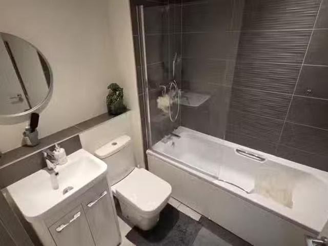 Cheap 2 BA 3 bedroom mews property for rent in Doncaster Road.