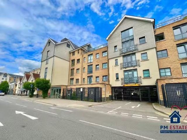 Nice 2 BA 3 bedroom apartment for rent in Riverside Wharf, Bis.