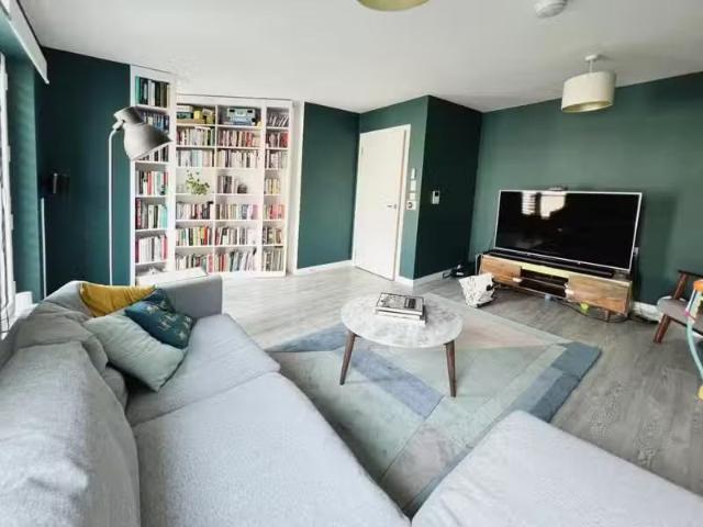 Rental! 2 BA 3 bedroom apartment for rent in Shipbuilding Way.
