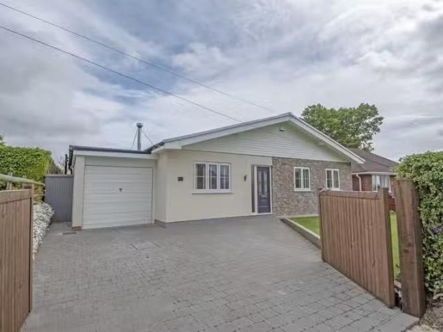 New 2 BA 3 bedroom detached bungalow for rent in Erw Las, Lees.