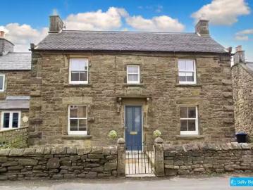 Just in! 2 BA 3 bedroom detached house for rent in Main Street.