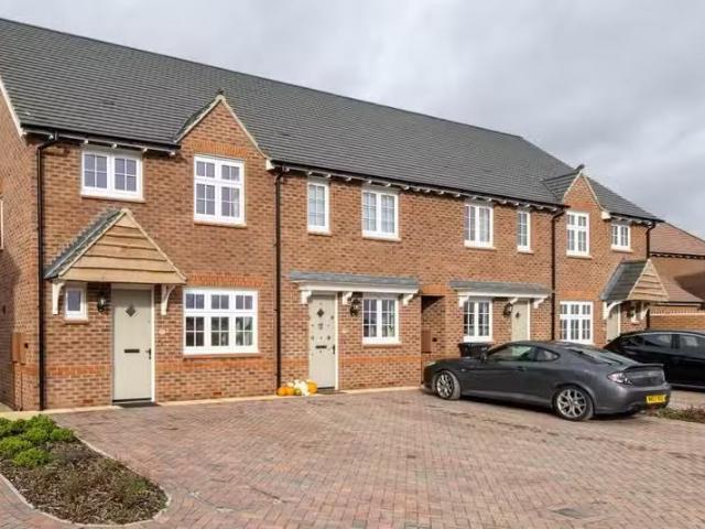 Just in! 2 BA 3 bedroom end of terrace house for rent in Birch.