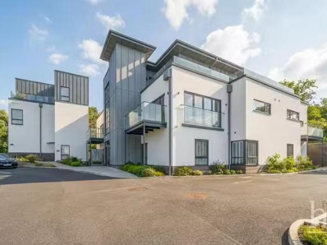 For Rent! 2 BA 3 bedroom flat for rent in Caldy Road, The Sund.