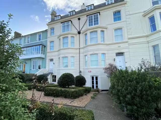 Deal! 2 BA 3 bedroom flat for rent in The Beach, Walmer, CT14