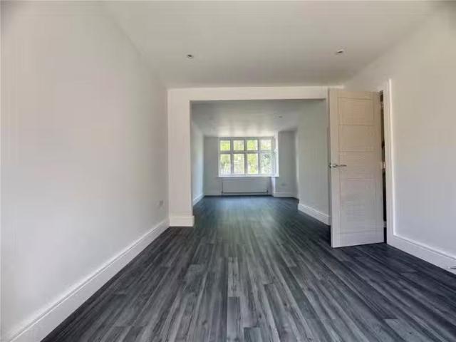 Cheap 2 BA 3 bedroom house for rent in New Barn Lane, Whytelea.