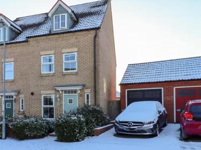 Cozy 2 BA 3 bedroom house for rent in Allen Road, Ely, CB7