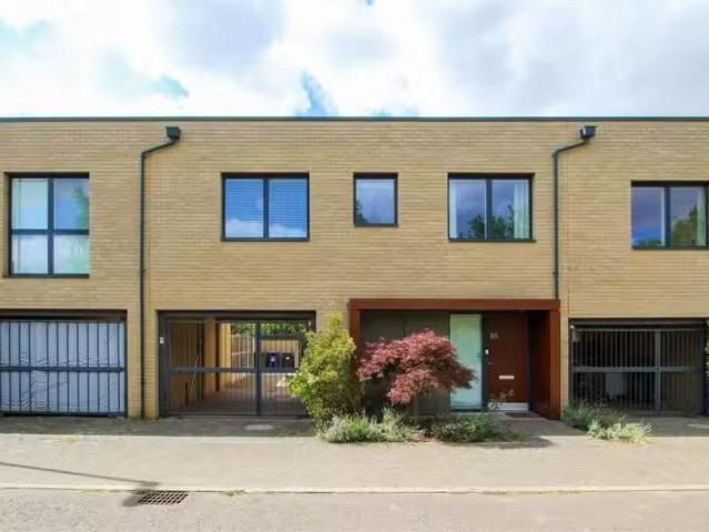 Cheap 2 BA 3 bedroom house for rent in Glebe Farm Drive, Trump.