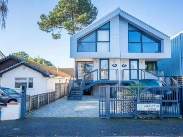 For Rent! 2 BA 3 bedroom house for rent in Grasmere Road, Sand.