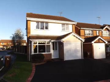 Charming 2 BA 3 bedroom house for rent in Sevington Close, Hil.