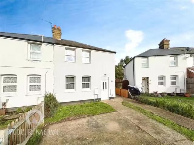 Charming 2 BA 3 bedroom semi detached house for rent in Capel.