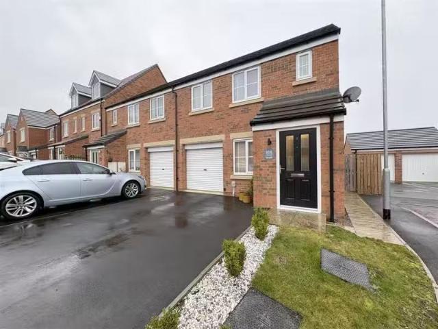 Unique 2 BA 3 bedroom semi detached house for rent in Birch Wa.