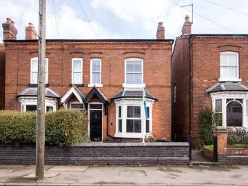 Just in! 2 BA 3 bedroom semi detached house for rent in Metchl.