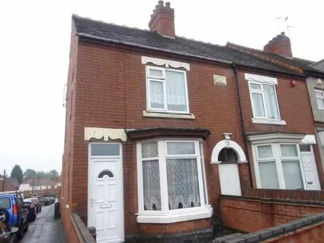 Charming 2 BA 3 bedroom terraced house for rent in Haunchwood.