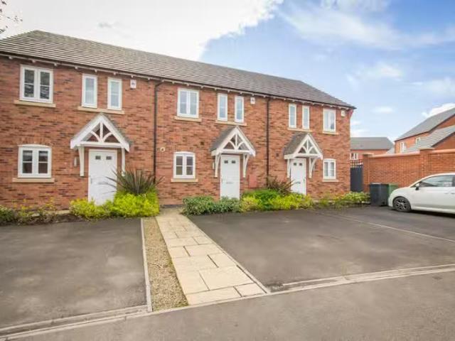 Nice 2 BA 3 bedroom terraced house for rent in Richardson Way.