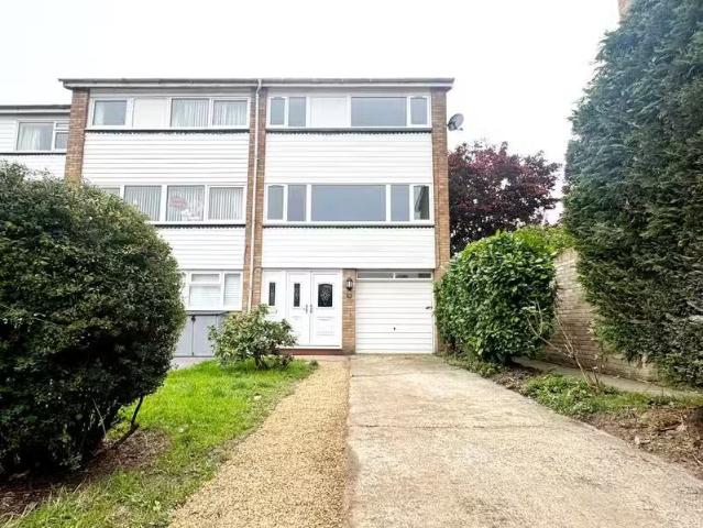 Unique 2 BA 3 bedroom town house for rent in Turnberry Way, Or.