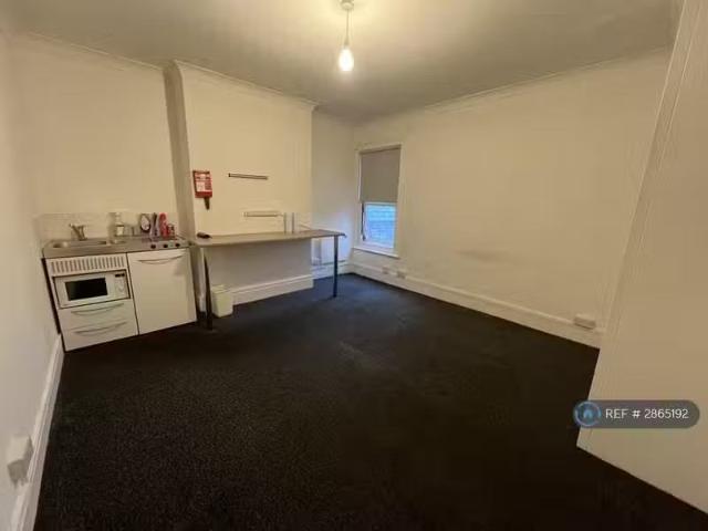 Unique 2 BA 1 bedroom house share for rent in Church Street, W.