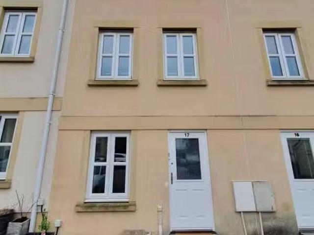 Charming 2 BA 1 bedroom house share for rent in Pendennis Park.