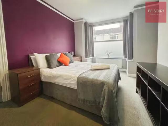 Nice 2 BA 1 bedroom terraced house for rent in Farebrother Str.
