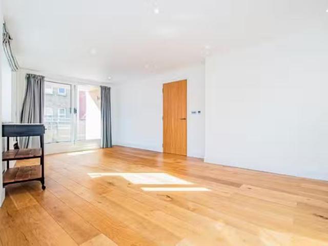 Just in! 2 BA 2 bedroom apartment for rent in Cavell Street, L.