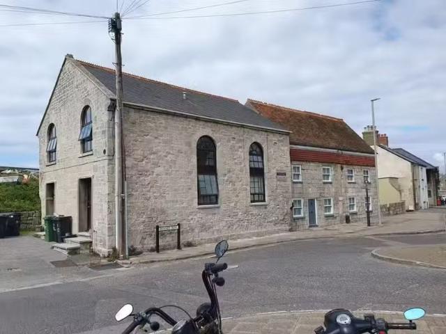 Rental! 2 BA 2 bedroom apartment for rent in Chiswell, Portlan.