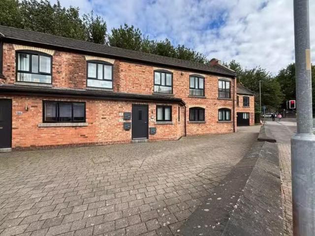 Cozy 2 BA 2 bedroom apartment for rent in James Court, Gainsbo.