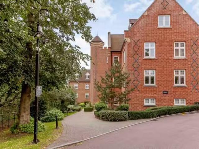 Just in! 2 BA 2 bedroom apartment for rent in Nightingale Cour.