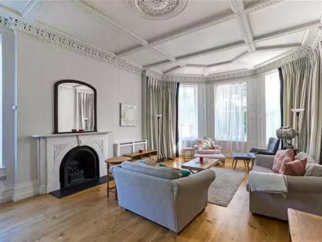For Rent! 2 BA 2 bedroom apartment for rent in Pembroke Road.