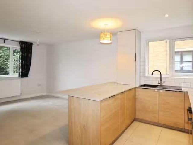 Just in! 2 BA 2 bedroom flat for rent in Cambridge Road, Bourn.