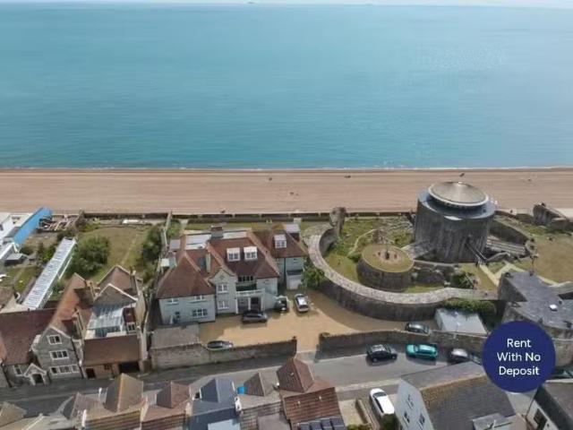 Deal! 2 BA 2 bedroom flat for rent in Castle Road, Sandgate, F.