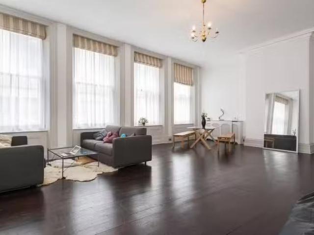Just in! 2 BA 2 bedroom flat for rent in Crutched Friars, Towe.