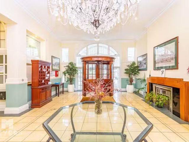 Cozy 2 BA 2 bedroom flat for rent in Burlington Mansions, 9 Ow.