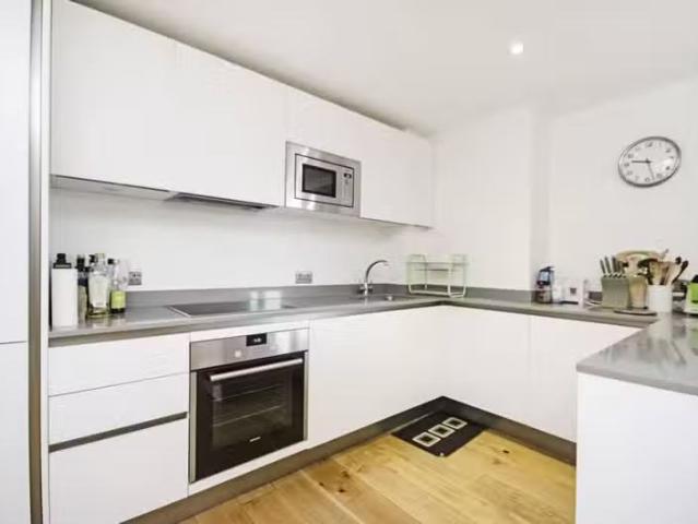 Rental! 2 BA 2 bedroom flat for rent in Downs Road, Hackney Do.