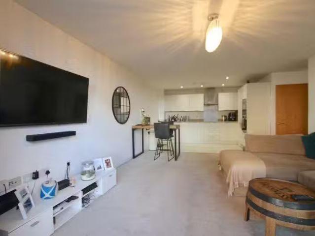 For Rent! 2 BA 2 bedroom flat for rent in Ferry Court, Cardiff.
