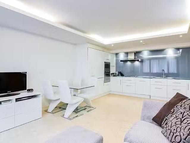 Cozy 2 BA 2 bedroom flat for rent in Leman Street, Aldgate, Lo.