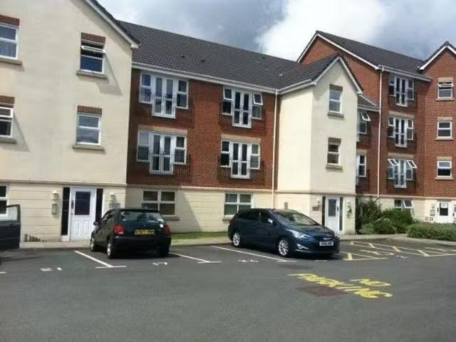 Unique 2 BA 2 bedroom flat for rent in Peckerdale Gardens, Spo.
