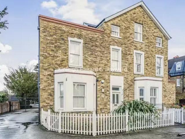 Cozy 2 BA 2 bedroom flat for rent in Royal Parade, Chislehurst.